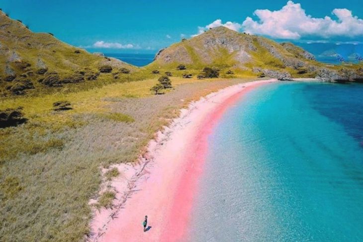 Pantai di Lombok yang Diduga Mempunyai Pasir Berwarna Emas